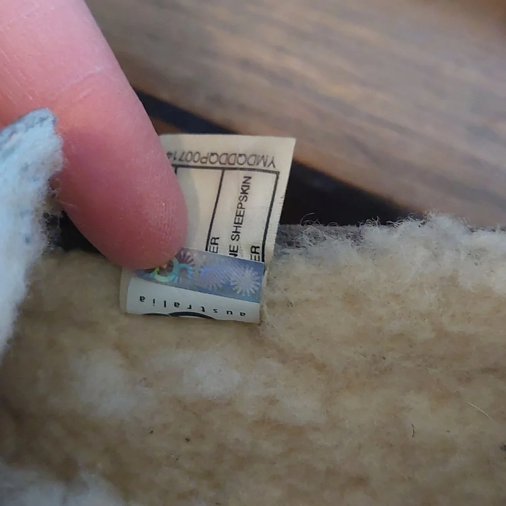 UGG Slippers - Picture 6 of 15